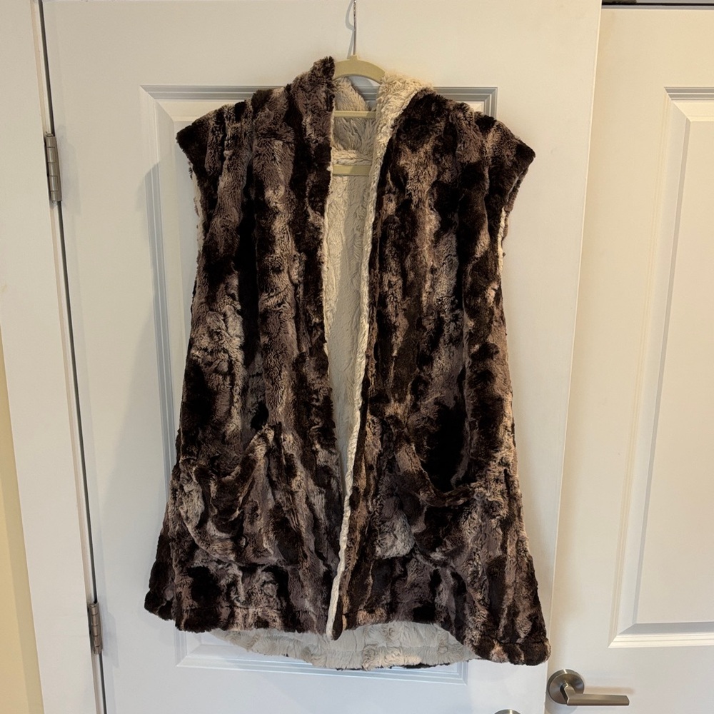 Women's Faux Fur Reversible Vest in Brown
